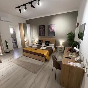 La Via Di Mezzo Apartamento CTA